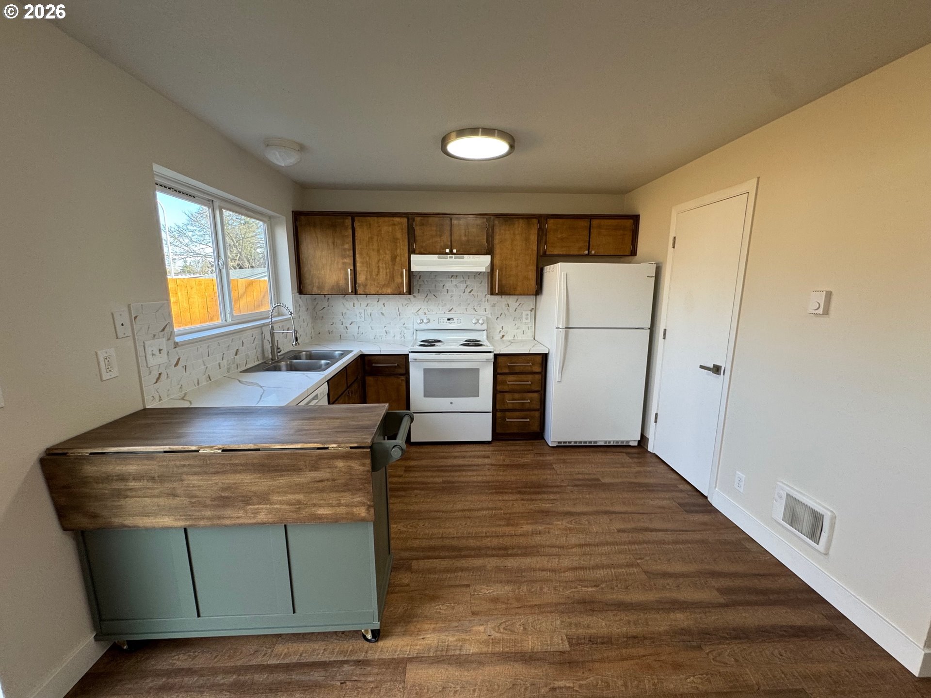 19901 Southwest Meadowbrook Court Beaverton, OR 97078 - Photo 7 of 24 a kitchen with stainless steel appliances granite countertop a stove a sink and a refrigerator