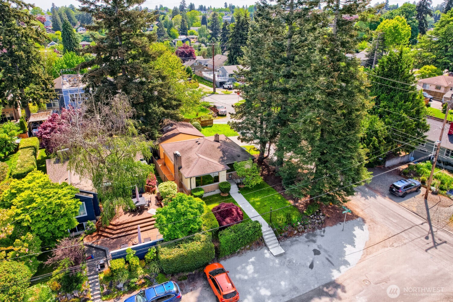 3056 50th Avenue Southwest Seattle, WA 98116 - Photo 6 of 38
