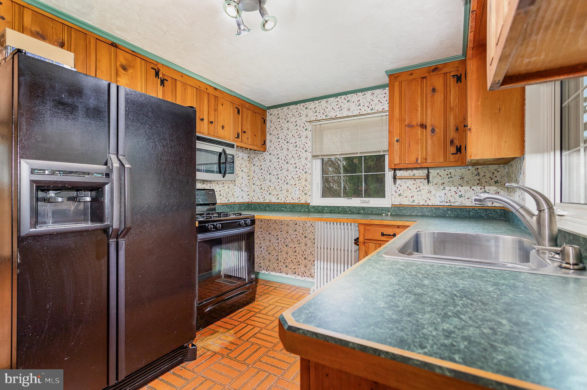 1900 Crescent Road York, PA 17403 - Photo 14 of 39