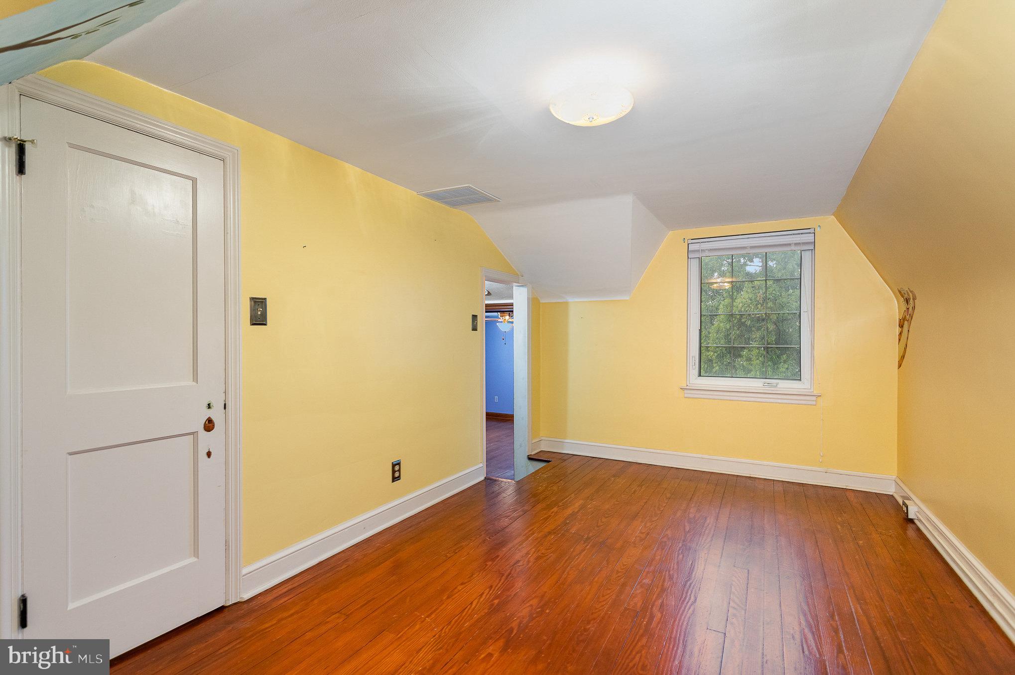 1900 Crescent Road York, PA 17403 - Photo 23 of 39 Second Floor Bedroom #2