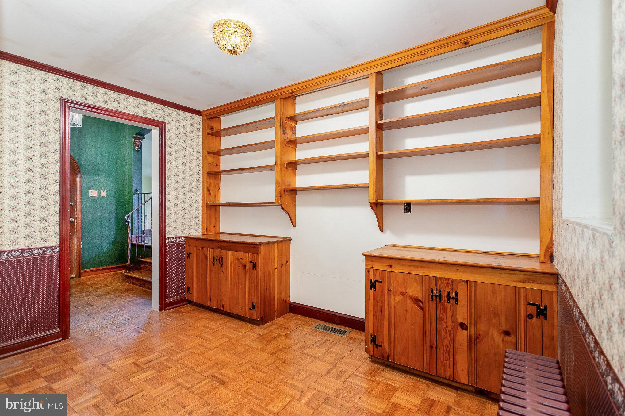 1900 Crescent Road York, PA 17403 - Photo 26 of 39 Hallway/ Library