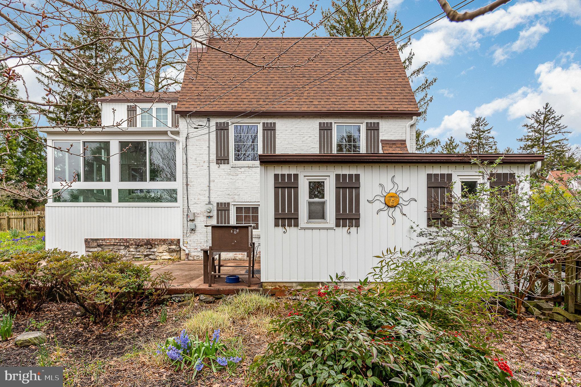 1900 Crescent Road York, PA 17403 - Photo 30 of 39 Side view of house