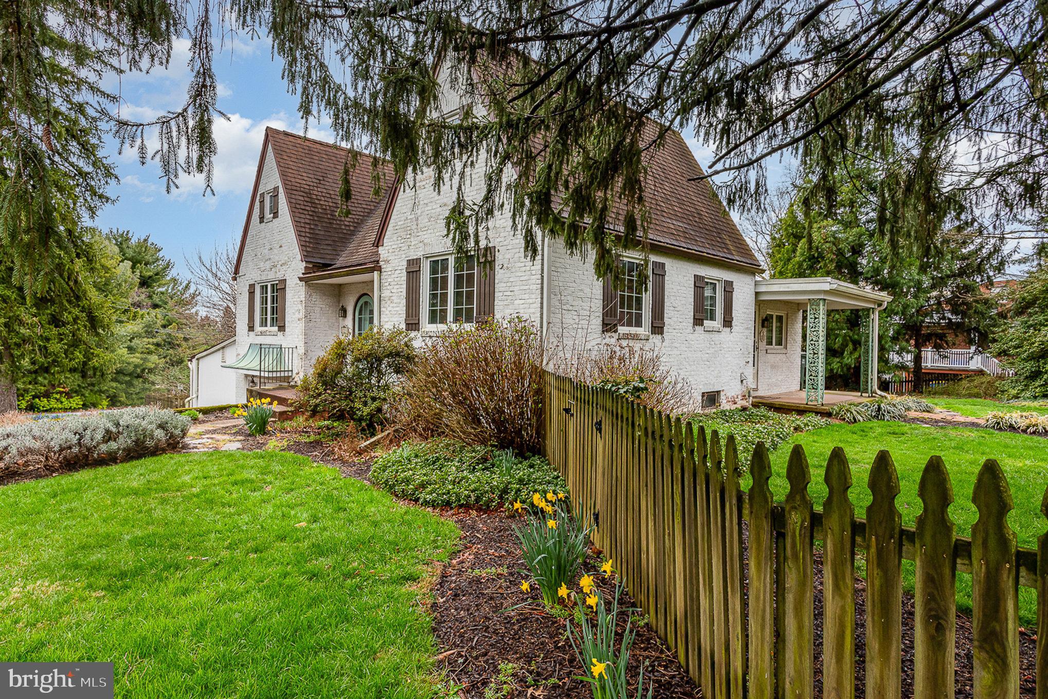 1900 Crescent Road York, PA 17403 - Photo 3 of 39