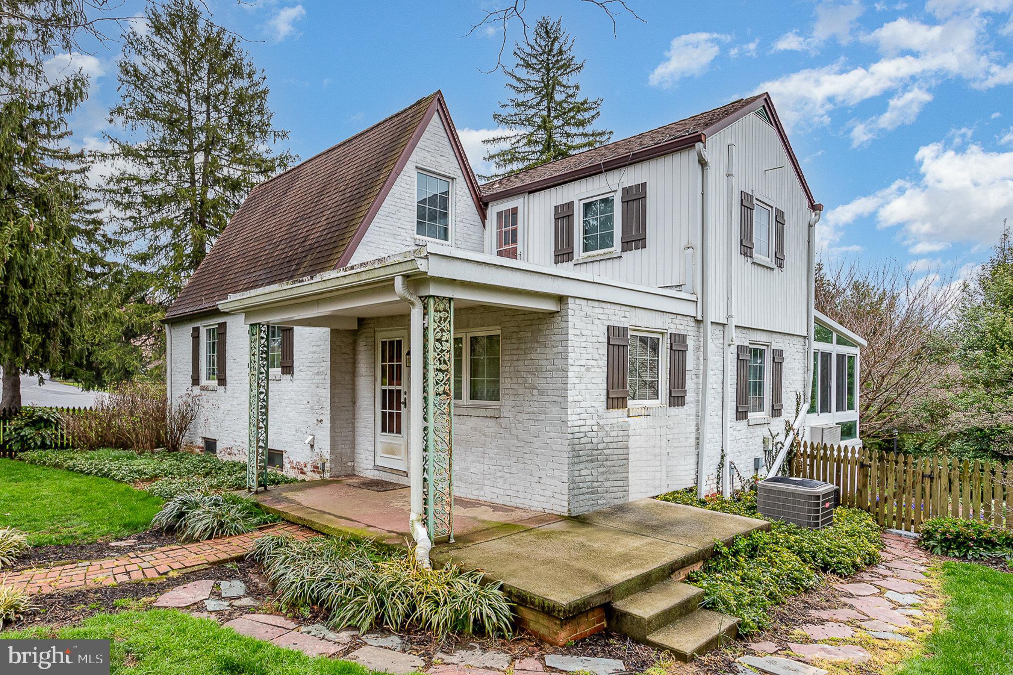 1900 Crescent Road York, PA 17403 - Photo 36 of 39 Side entrance