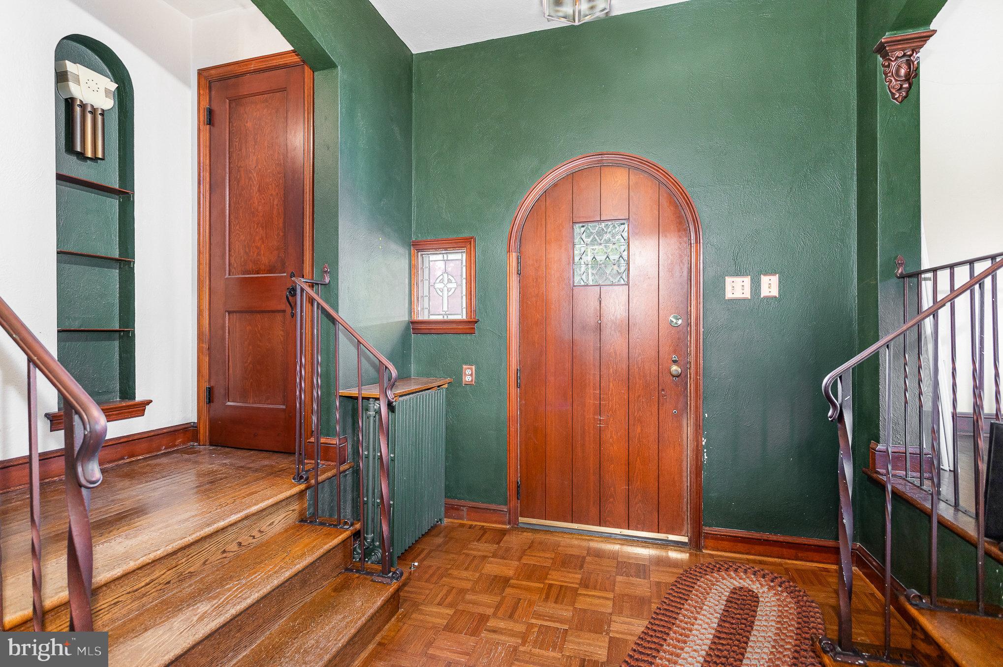 1900 Crescent Road York, PA 17403 - Photo 6 of 39 Front Entry