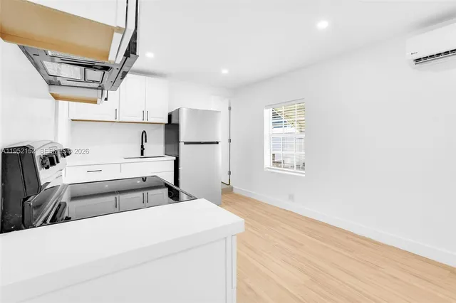 $2,995 | 2419 Coolidge Street, Unit 1, Hollywood, FL 33020