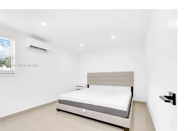 $2,995 | 2419 Coolidge Street, Unit 1, Hollywood, FL 33020