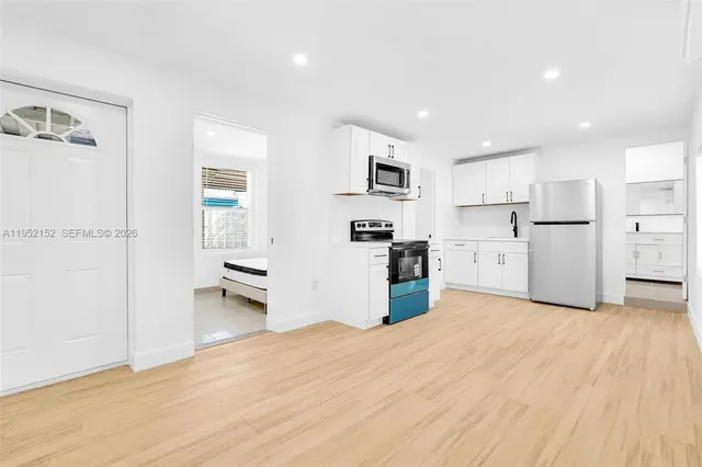 $2,995 | 2419 Coolidge Street, Unit 1, Hollywood, FL 33020