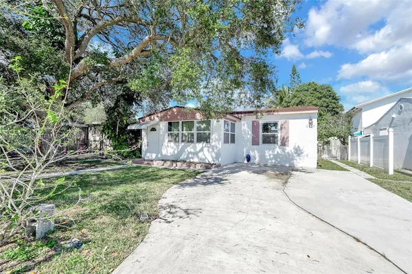 $2,300 | 2419 Coolidge Street, Unit 1, Hollywood, FL 33020