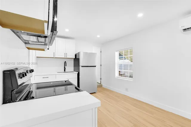 $2,995 | 2419 Coolidge Street, Unit 1, Hollywood, FL 33020