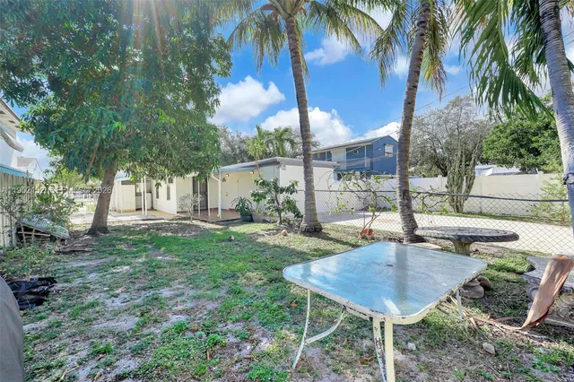 $2,995 | 2419 Coolidge Street, Unit 1, Hollywood, FL 33020