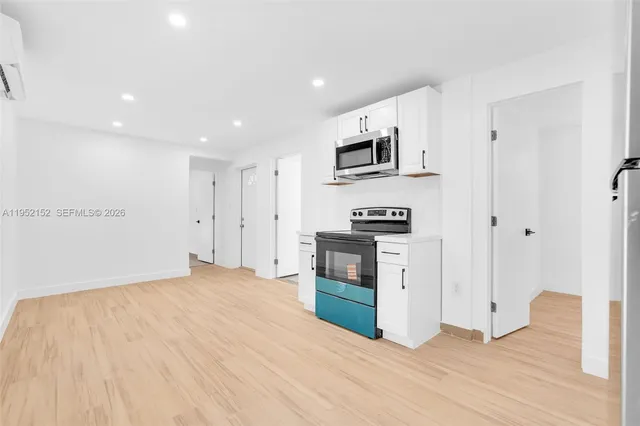 $2,995 | 2419 Coolidge Street, Unit 1, Hollywood, FL 33020