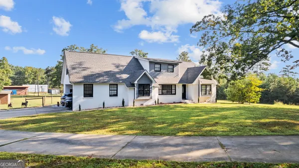 a view of a house with a yard