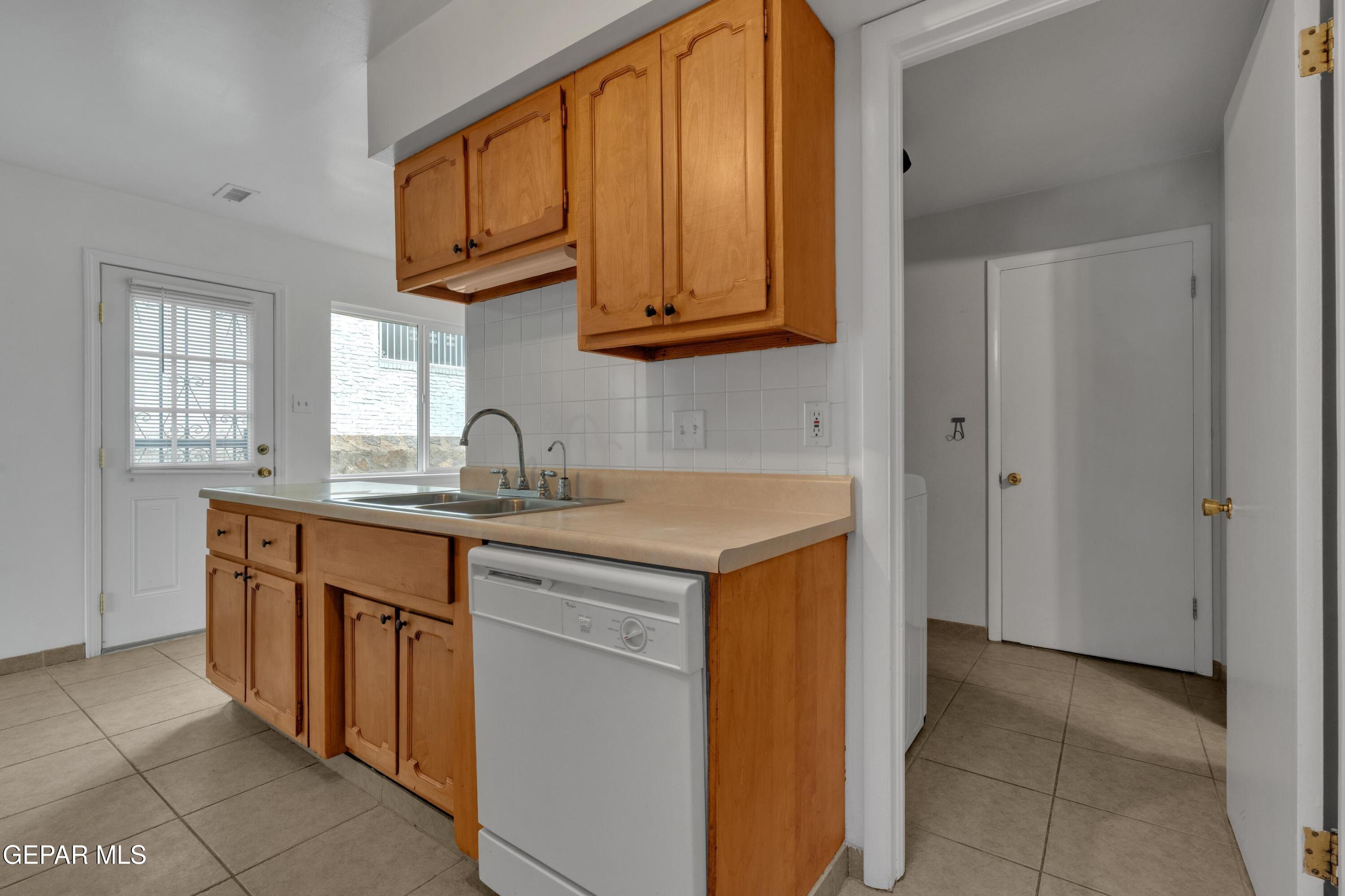 337 Clairemont Road El Paso, TX 79912 - Photo 10 of 45 2 (6)