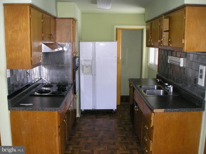 9013 Spring Acres Road Clinton, MD 20735 - Photo 3 of 7 Kitchen