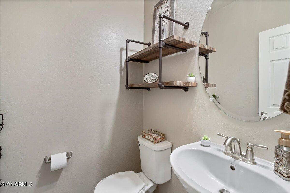 21048 West Coronado Road Buckeye, AZ 85396 - Photo 23 of 49 27-Guest Bathroom