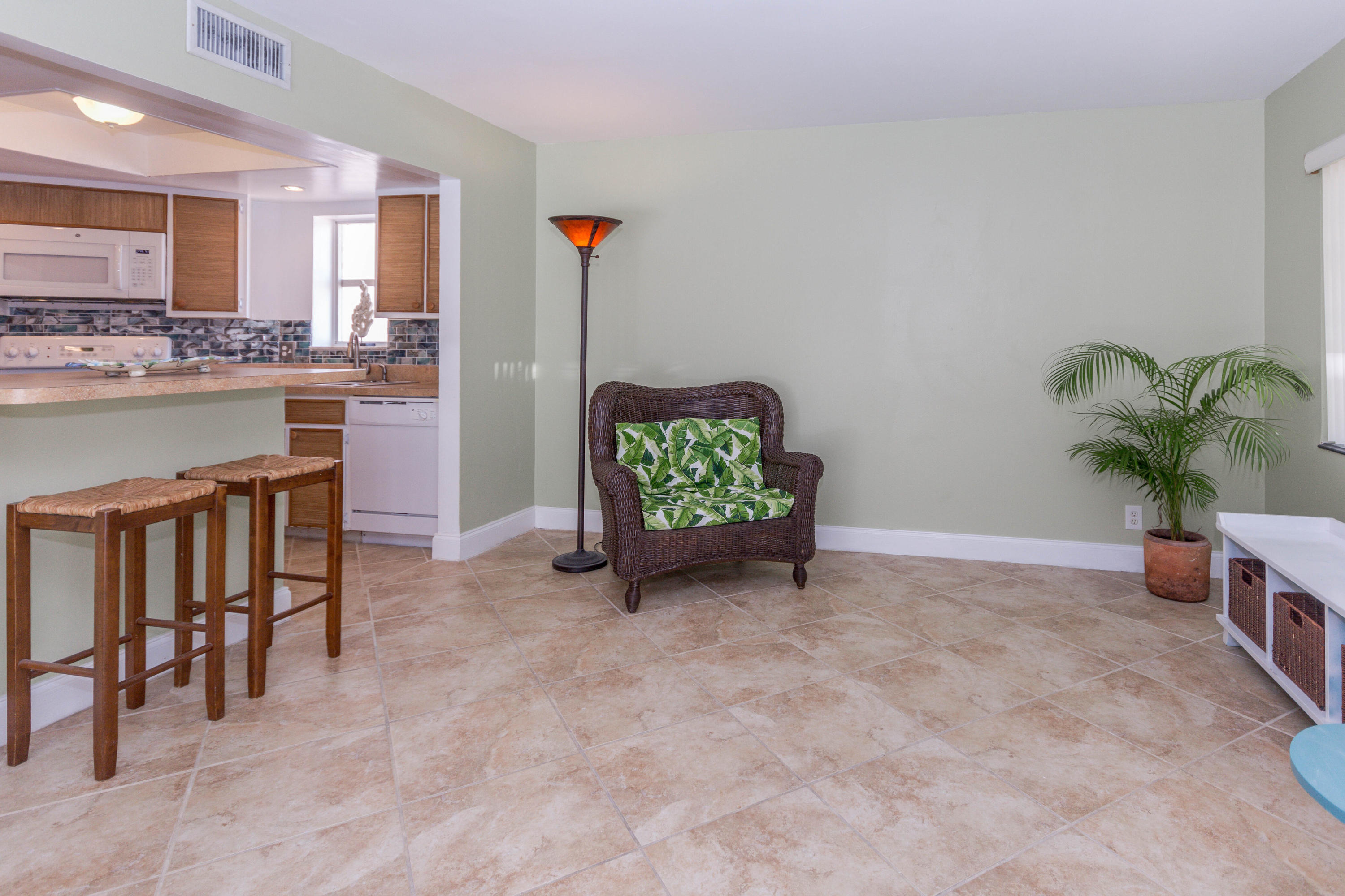 226 Seabreeze Circle Jupiter, FL 33477 - Photo 12 of 62 226 Seabreeze Cir Jupiter FL-print-011-0