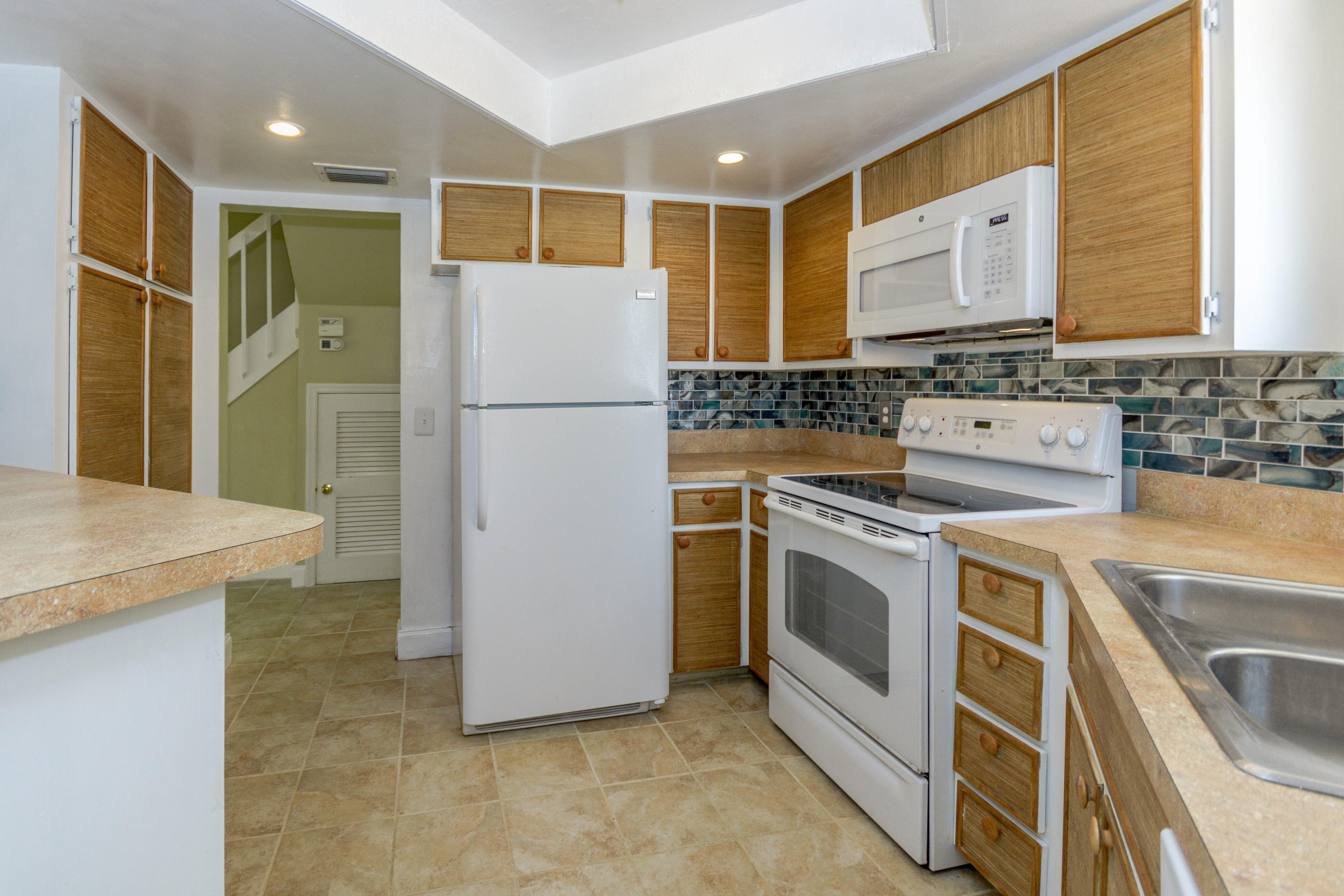 226 Seabreeze Circle Jupiter, FL 33477 - Photo 16 of 62 226 Seabreeze Cir Jupiter FL-print-018-0