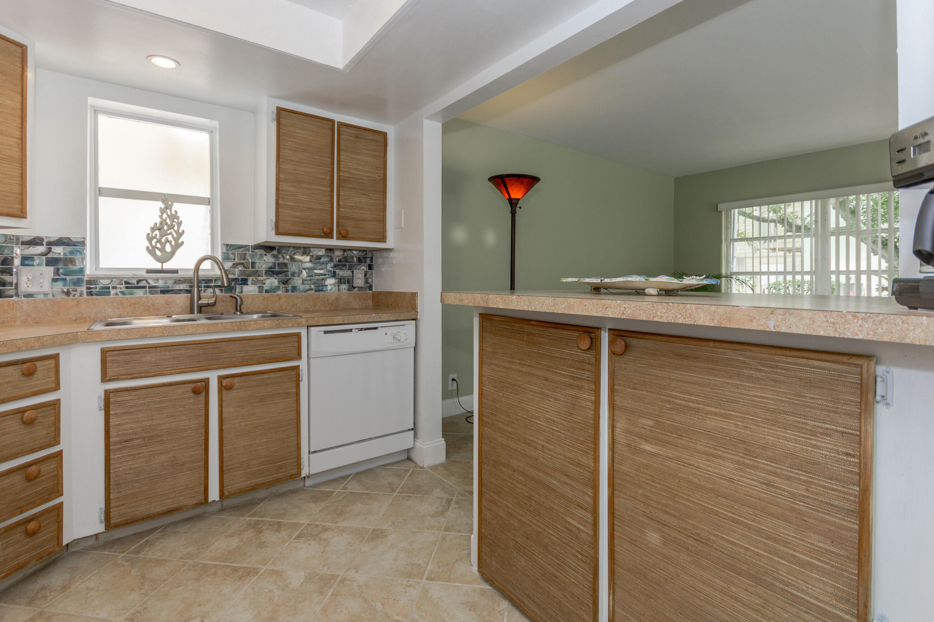 226 Seabreeze Circle Jupiter, FL 33477 - Photo 18 of 62 226 Seabreeze Cir Jupiter FL-print-019-0