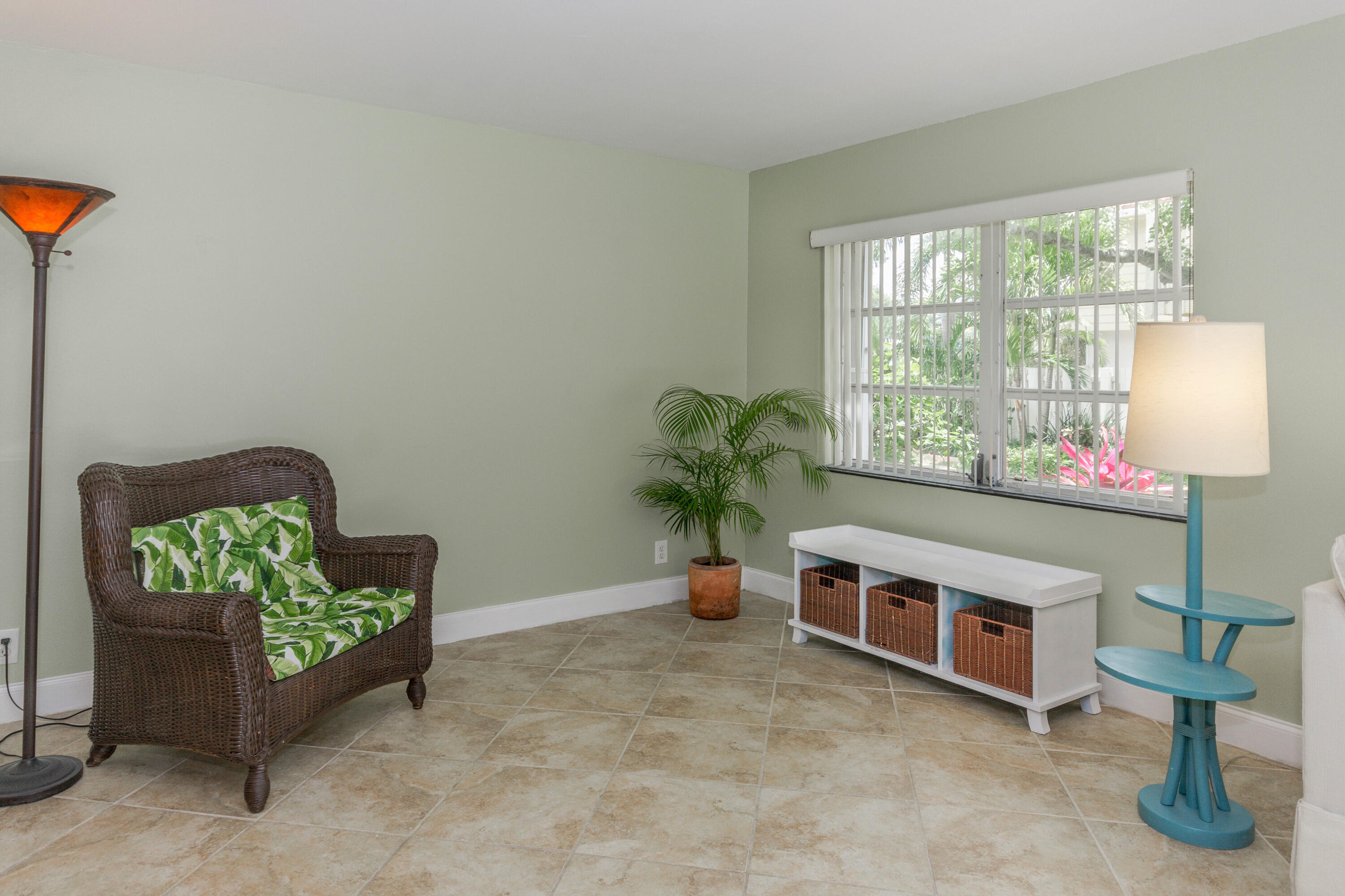 226 Seabreeze Circle Jupiter, FL 33477 - Photo 9 of 62 226 Seabreeze Cir Jupiter FL-print-008-0