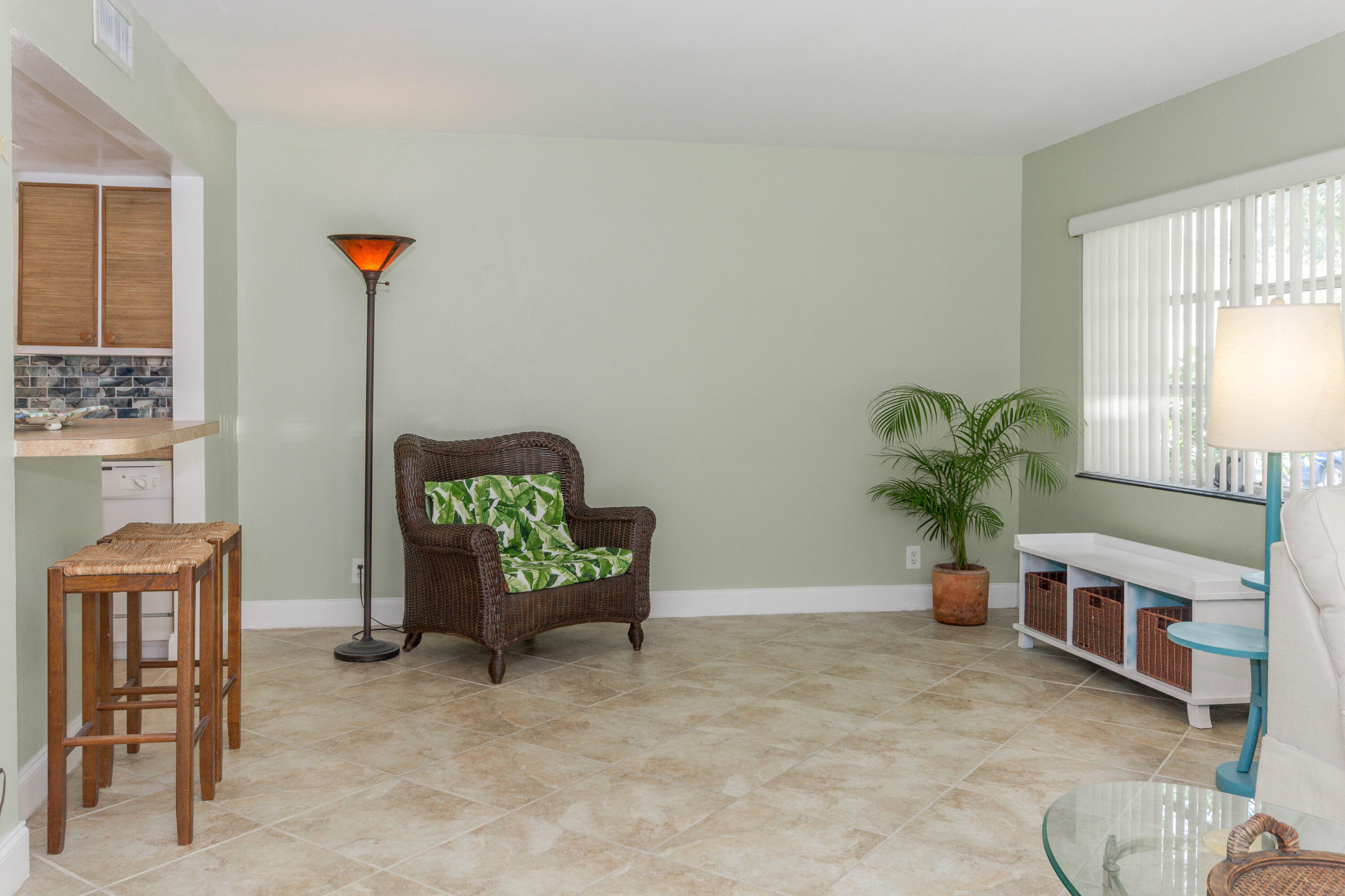 226 Seabreeze Circle Jupiter, FL 33477 - Photo 10 of 62 226 Seabreeze Cir Jupiter FL-print-010-0