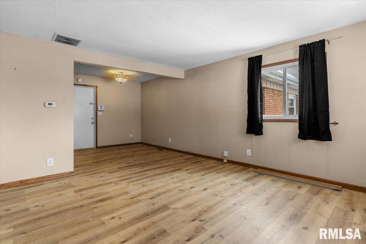 337 South Durkin Drive Springfield, IL 62704 - Photo 3 of 19