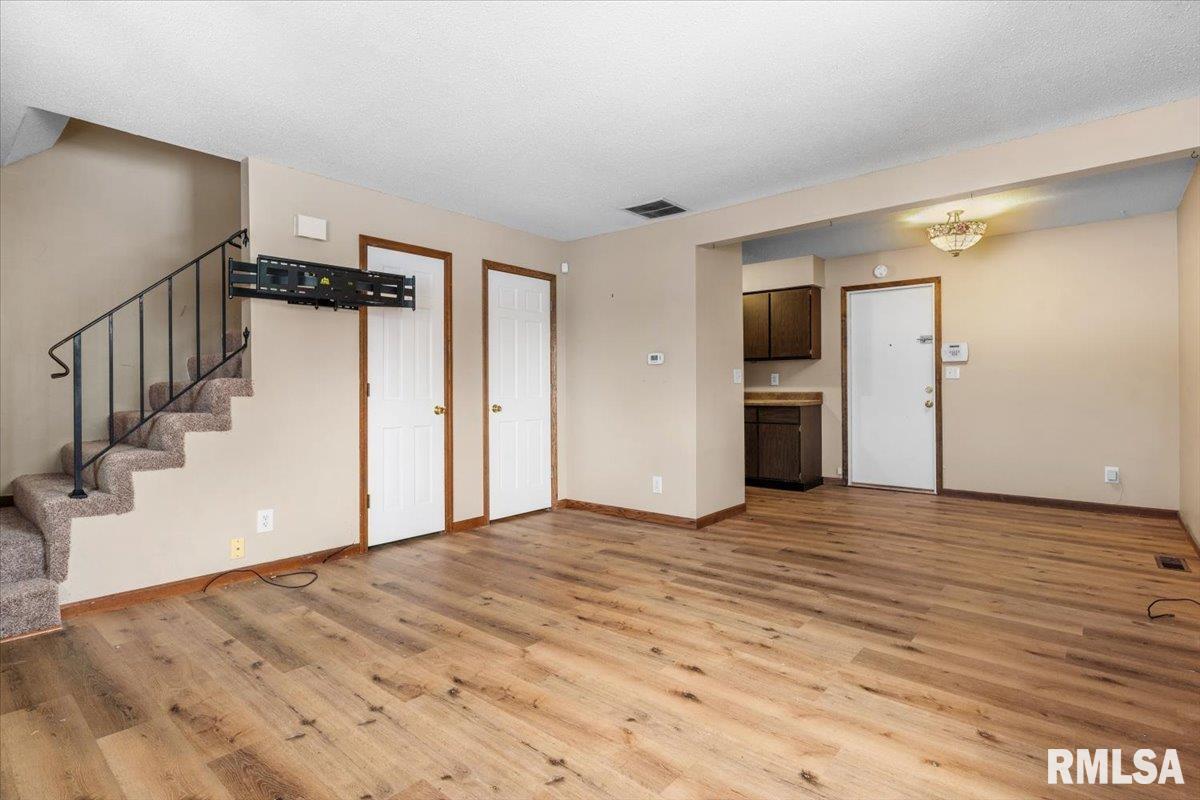 337 South Durkin Drive Springfield, IL 62704 - Photo 4 of 19