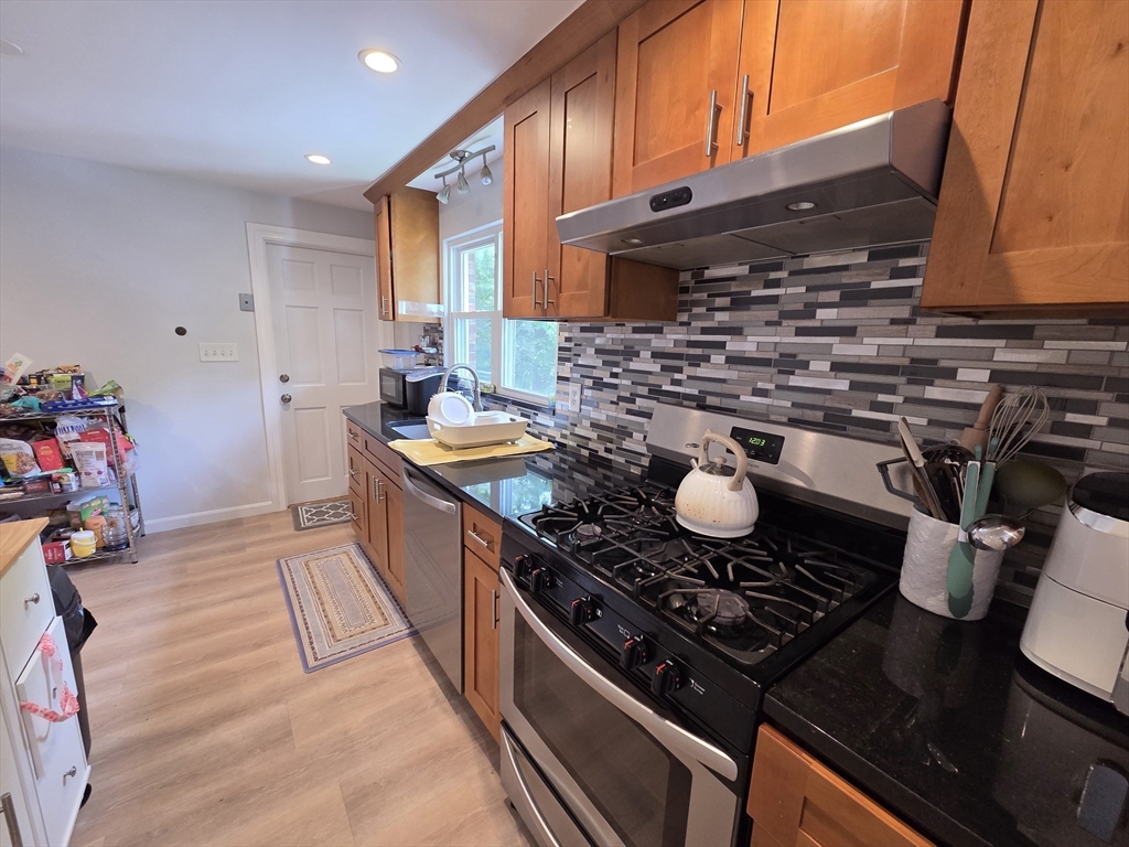 12-14 Louise Road, Unit 14 Chestnut Hill, MA 02467 - Photo 4 of 16