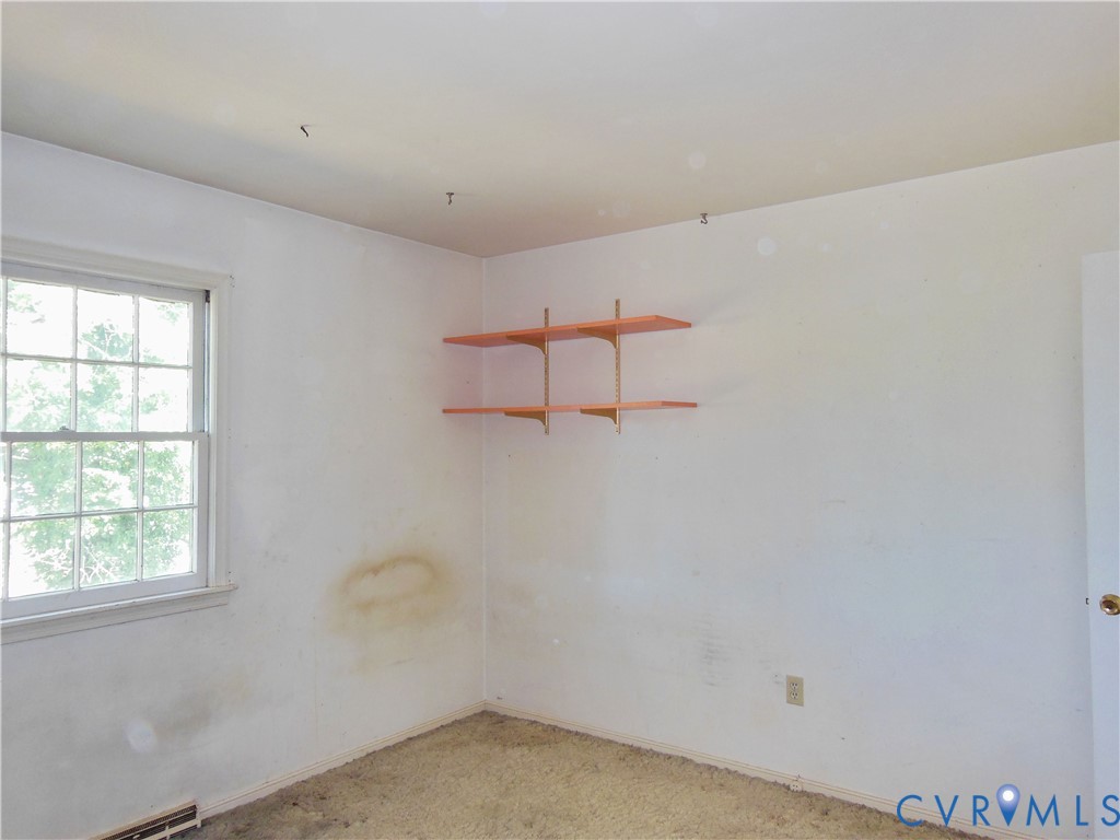 8218 Overbury Road Richmond, VA 23227 - Photo 35 of 37 an empty room with a window