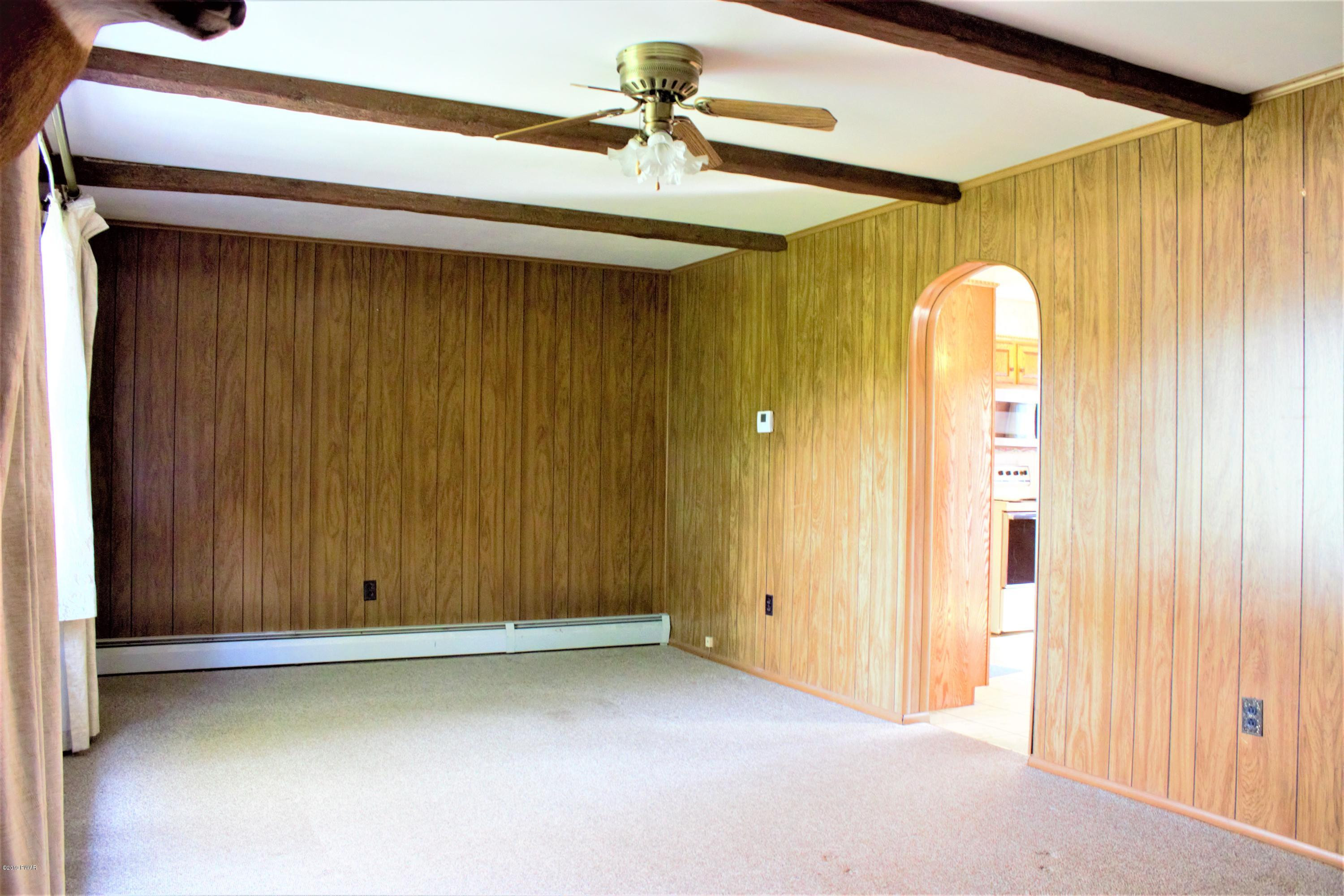 19 Maple Street Waymart, PA 18472 - Photo 4 of 27 IMG_2530 (2)