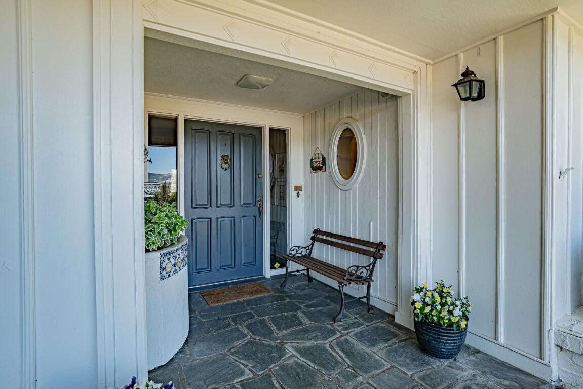 2692 Pioneer Road Medford, OR 97501 - Photo 10 of 66 Main Entrance