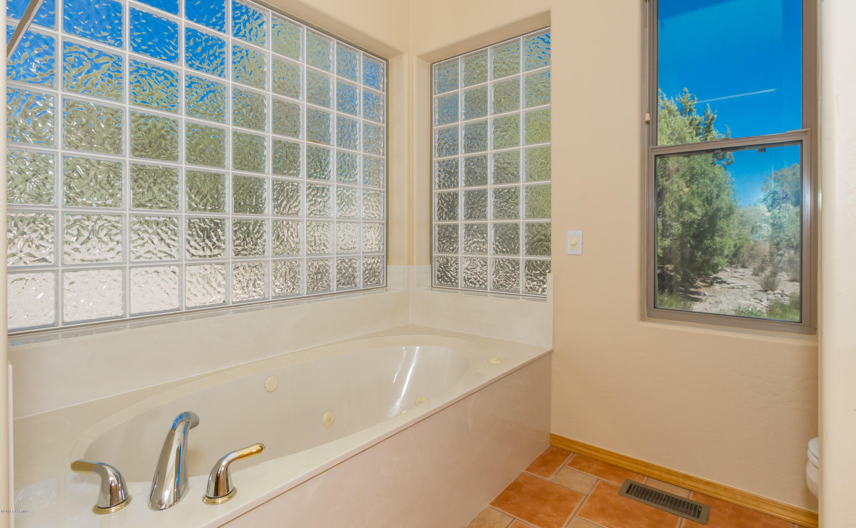 14895 North Hope Rose Road Prescott, AZ 86305 - Photo 16 of 26 008_Master Bath