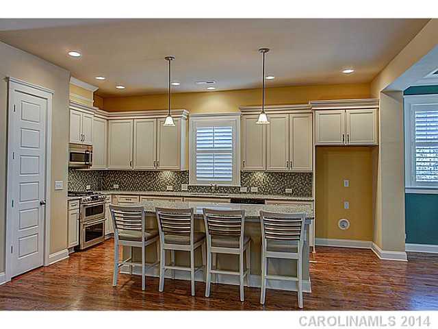 565 Channel Road Lake Wylie, SC 29710 - Photo 3 of 16 Gallery Image 3