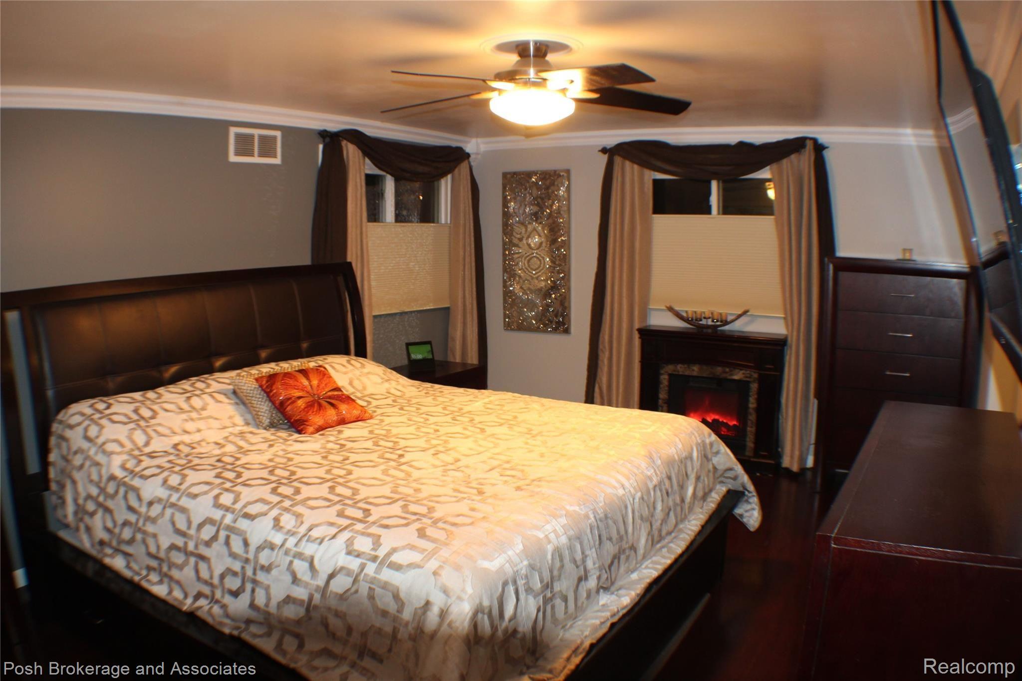 27220 Harvard Road Southfield, MI 48076 - Photo 10 of 72 Master Bedroom.jpeg
