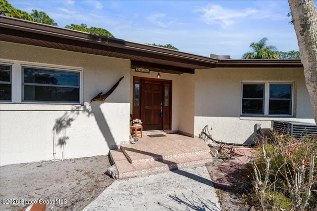 a view of outdoor space yard and patio