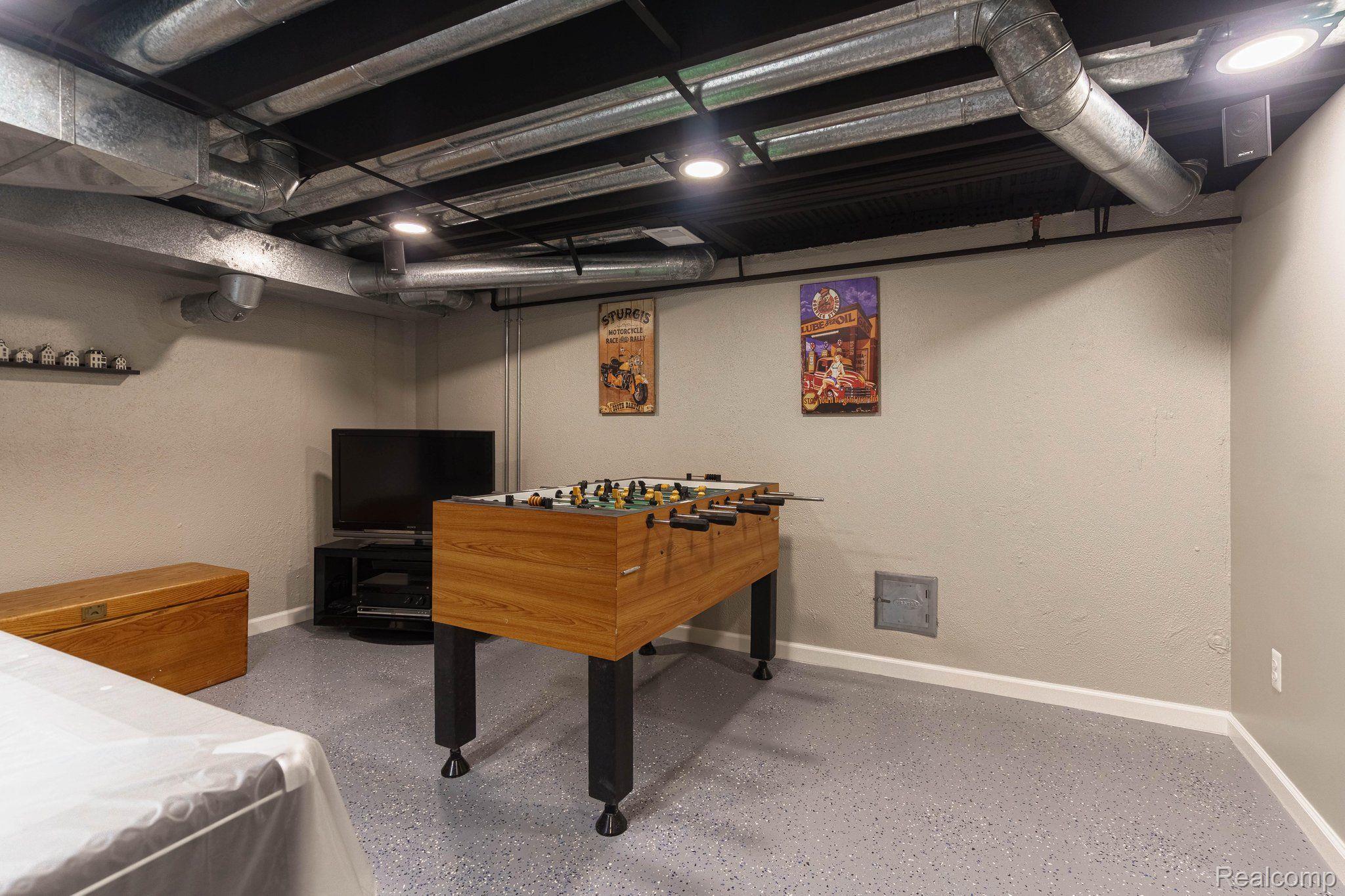 6930 Drake Road West Bloomfield, MI 48322 - Photo 46 of 57 Gallery Image 46