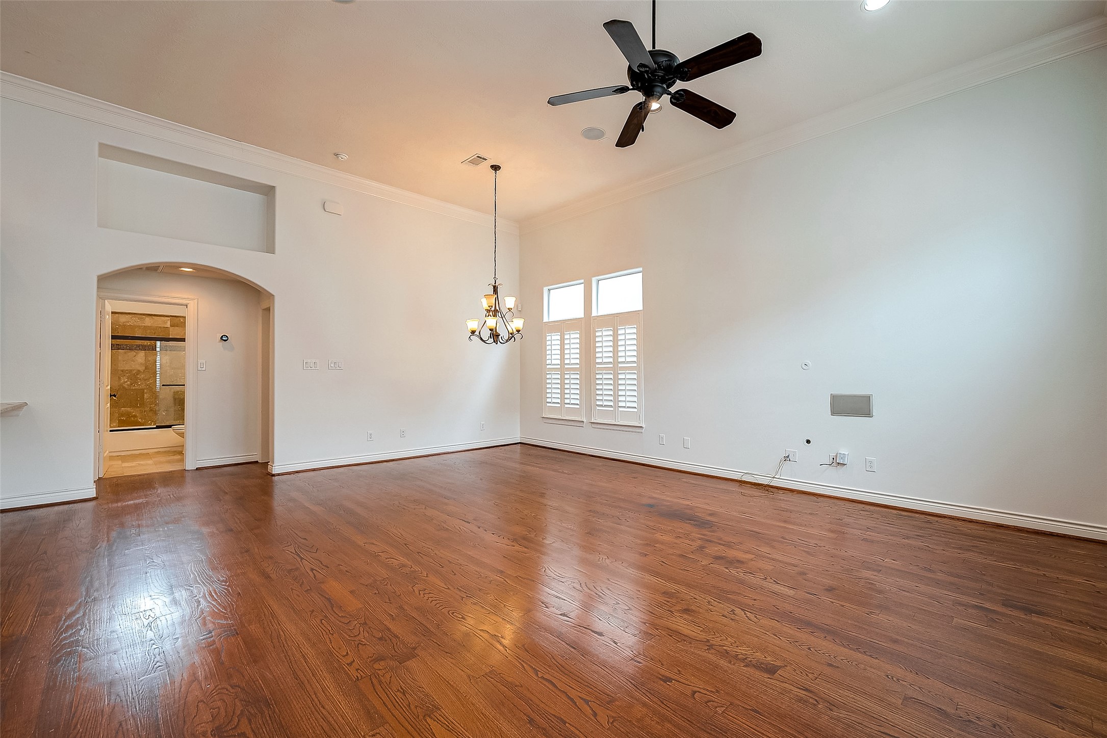 5608 Kansas Street, Unit B Houston, TX 77007 - Photo 3 of 24 Newly painted with a bathroom located on the main floor for guest convenience.