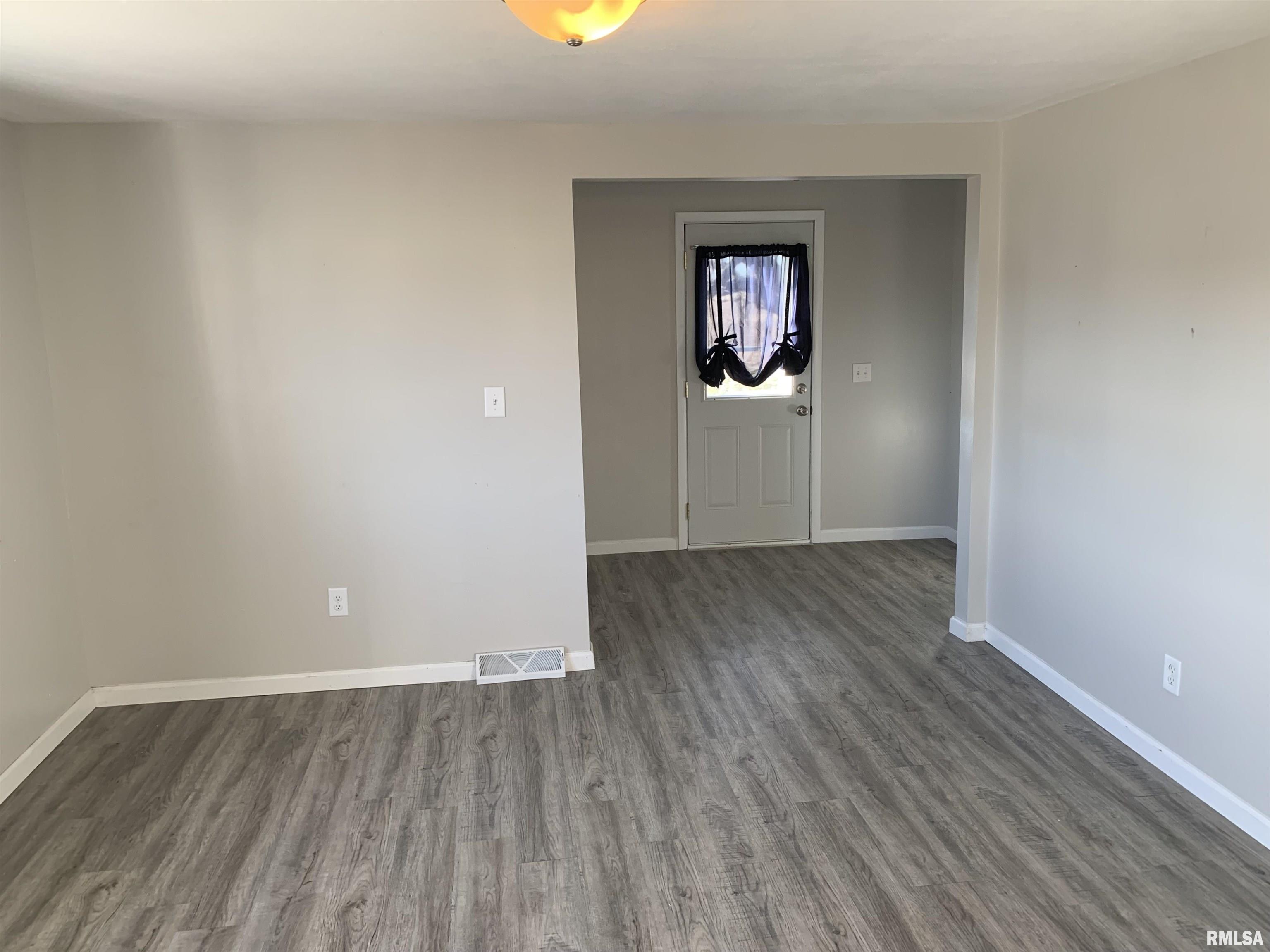 1109 Southwest 5th Street Aledo, IL 61231 - Photo 3 of 26