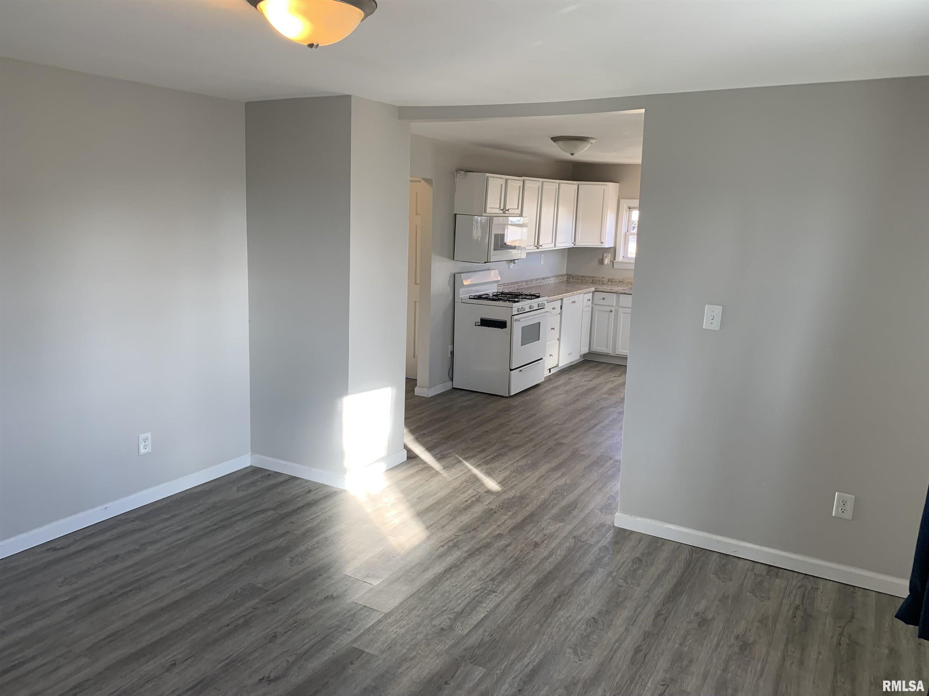 1109 Southwest 5th Street Aledo, IL 61231 - Photo 4 of 26