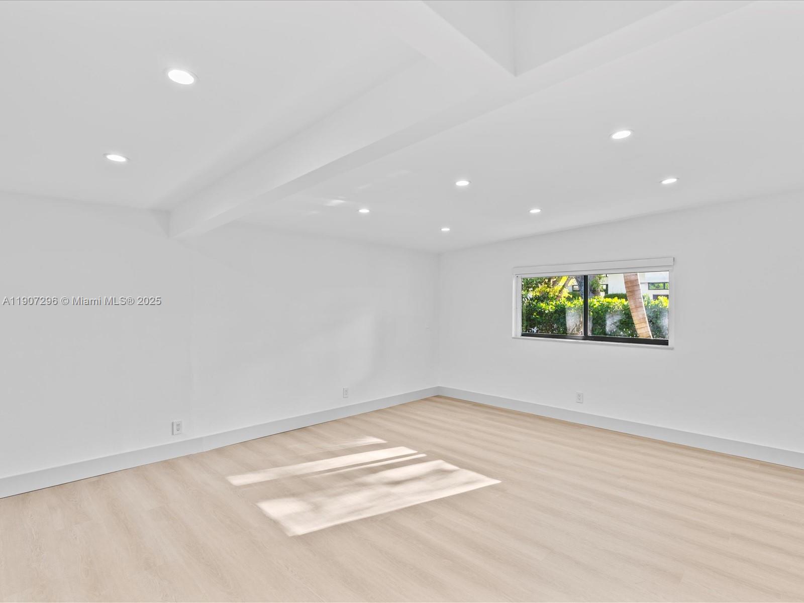 19461 Northeast 22nd Road North Miami Beach, FL 33179 - Photo 21 of 34 a view of room