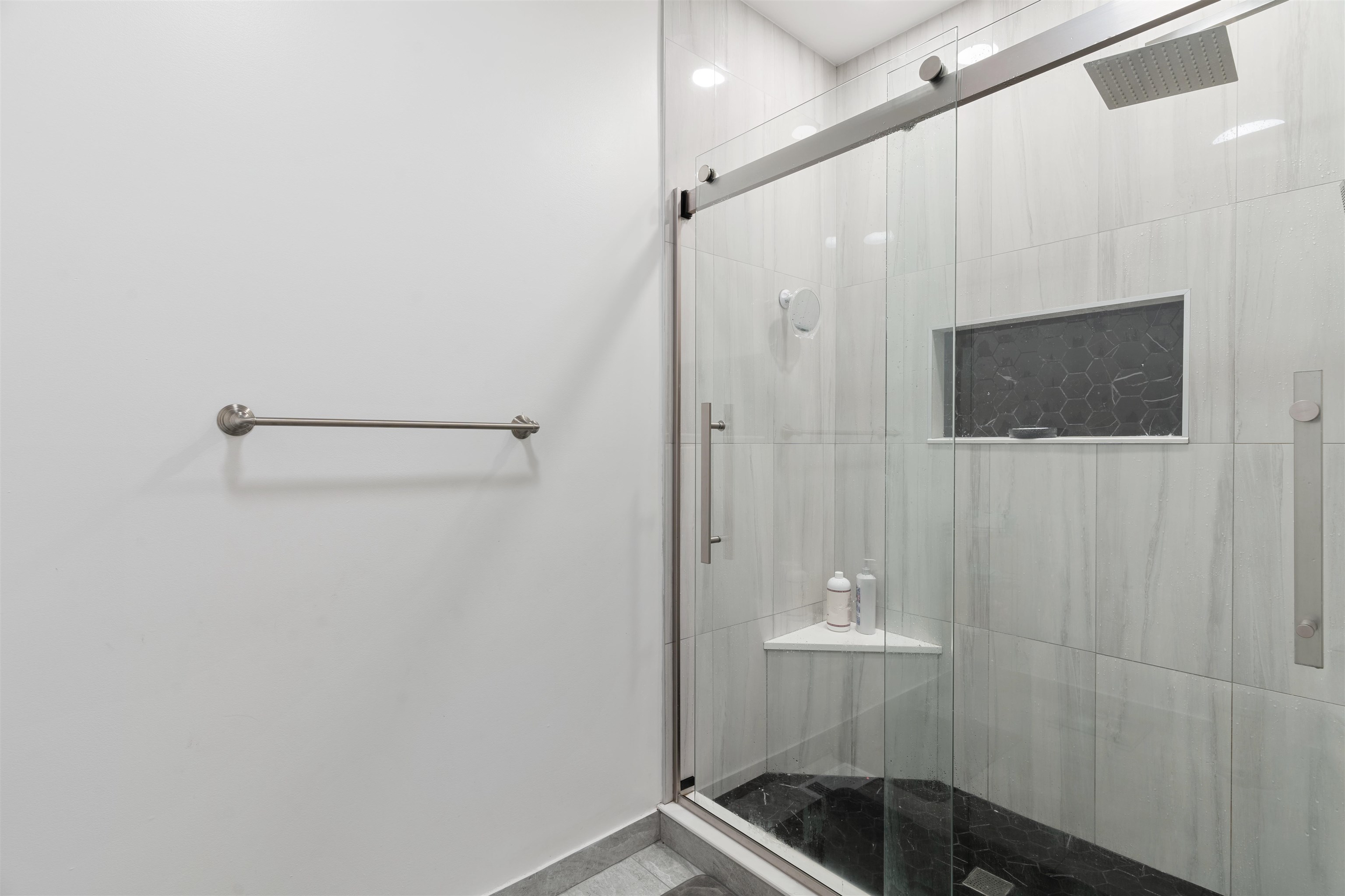 6 Tanglewood Drive Nashua, NH 03062 - Photo 14 of 21