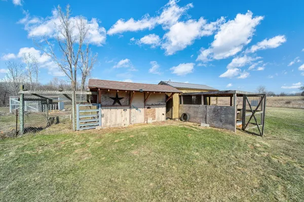 $435,000 | 18598 Bradstreet Road, Hudson, MI 49247