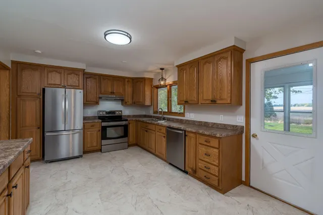 $329,900 | 34365 Old Highway 13, Waseca, MN 56093