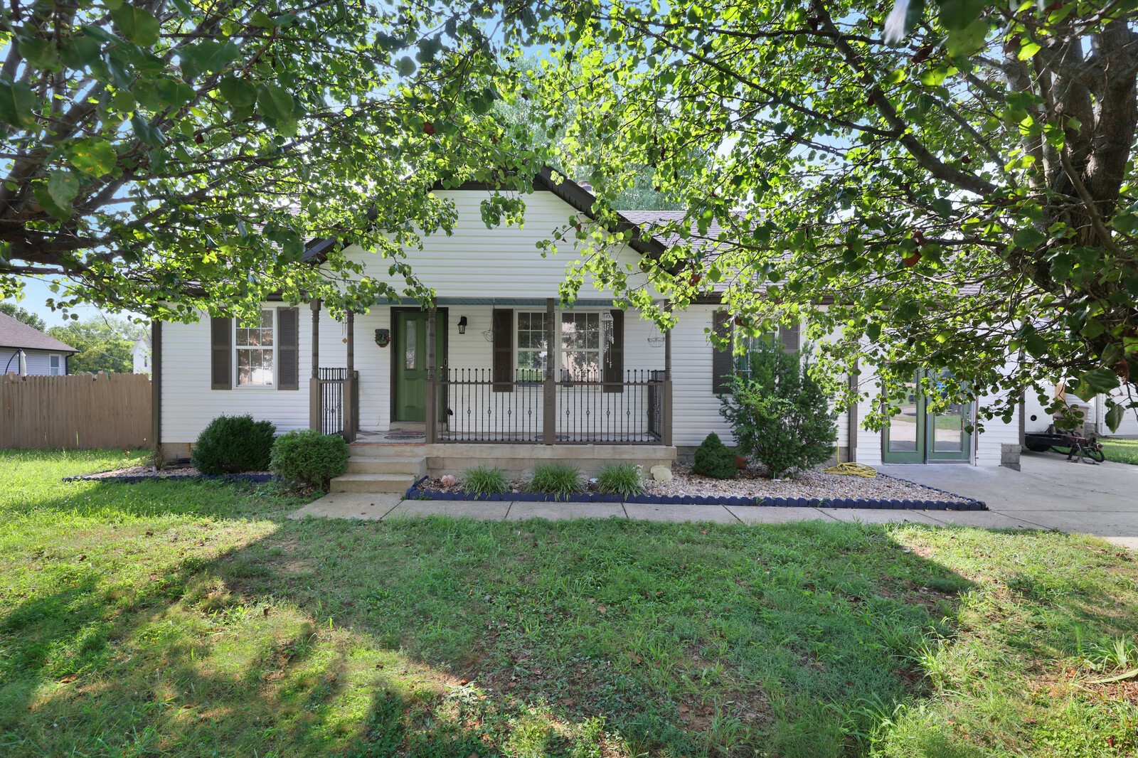 605 Big Riv Run Antioch, TN 37013 - Photo 2 of 35 Gallery Image 2