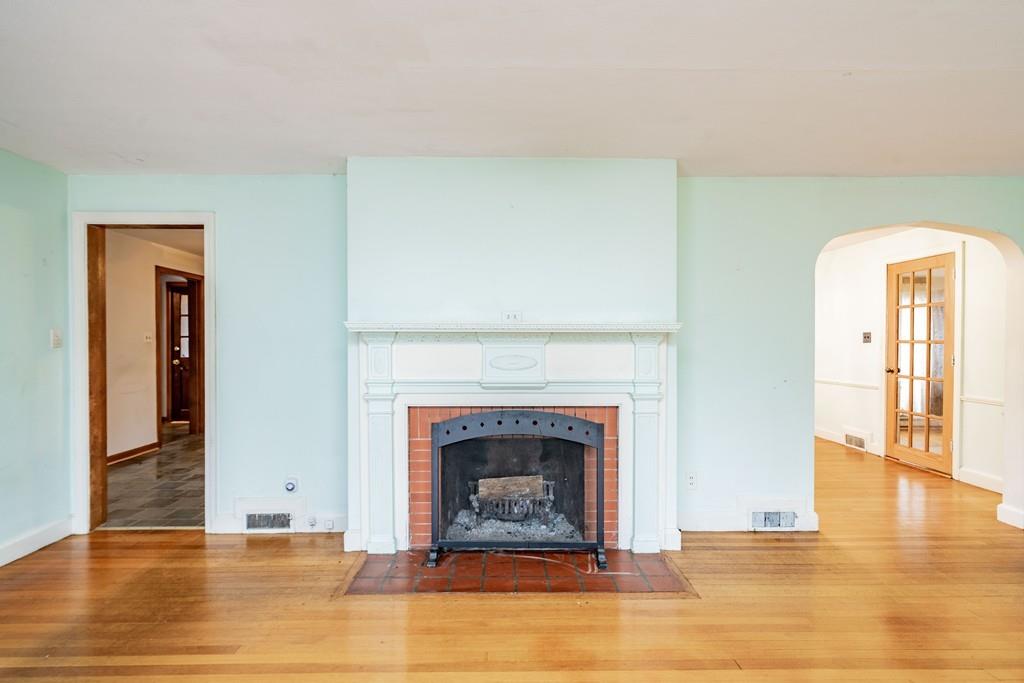 175 Roosevelt Avenue Springfield, MA 01118 - Photo 3 of 30
