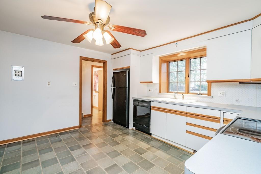 175 Roosevelt Avenue Springfield, MA 01118 - Photo 8 of 30