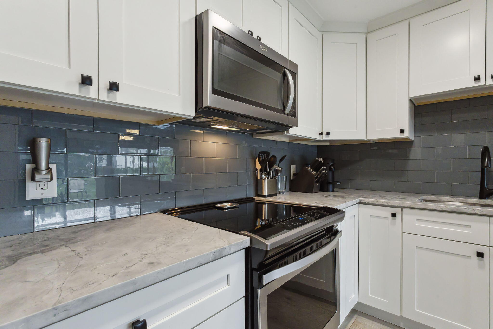 6716 Tiburon Circle Boca Raton, FL 33433 - Photo 13 of 22 Light kitchen4