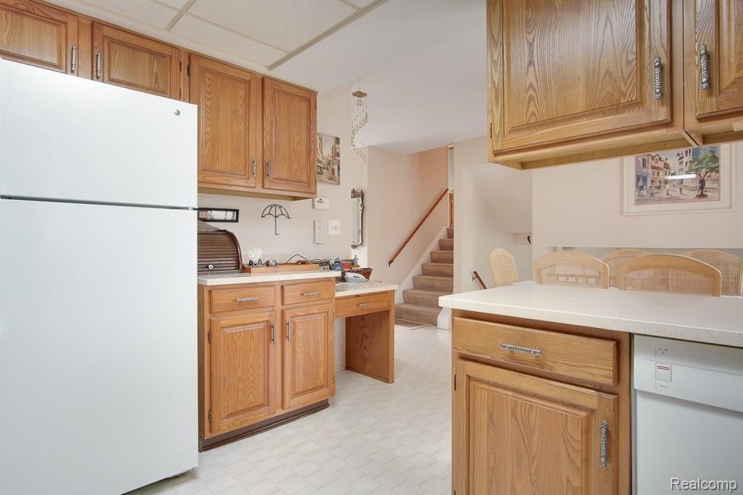 1901 Fieldcrest Court Rochester, MI 48307 - Photo 9 of 33 1901-Fieldcrest-009.jpg