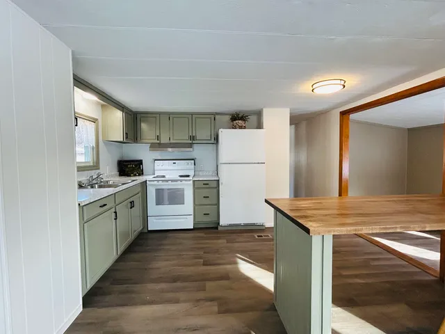 $69,900 | 4 Cedar Street, Colebrook, NH 03576