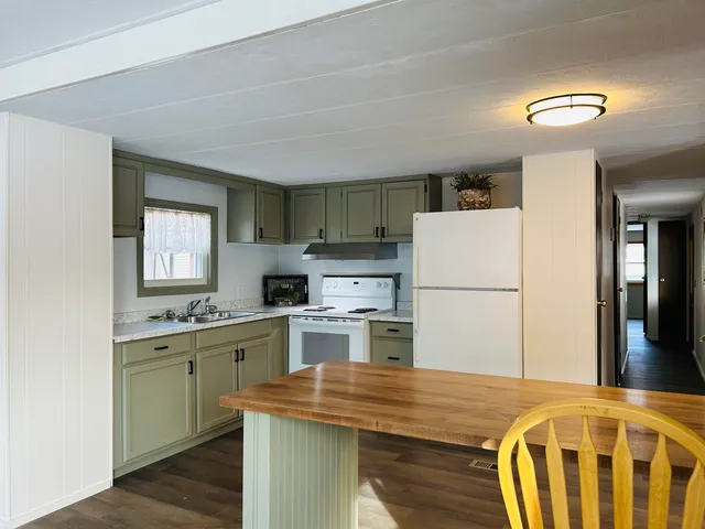 $69,900 | 4 Cedar Street, Colebrook, NH 03576